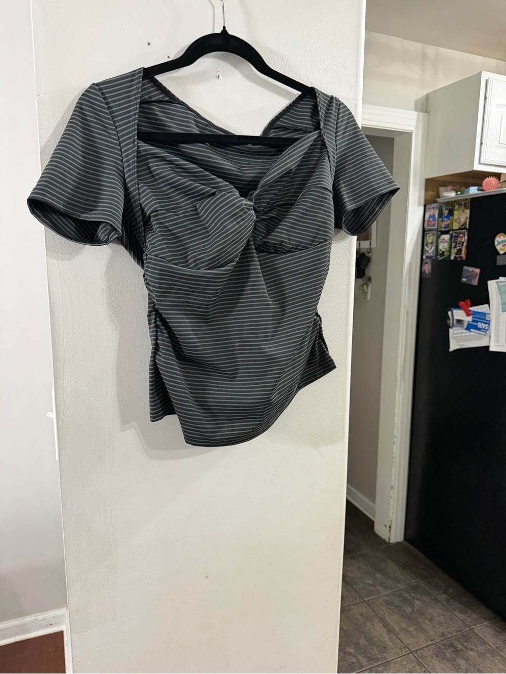 HALARA Gray Pinstripe Twist-Front Short Sleeve Top